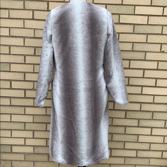 🎉HOST PICK🎉GRAY/WHITE FAUX FUR LINED LONG COAT - Picture 5 of 8